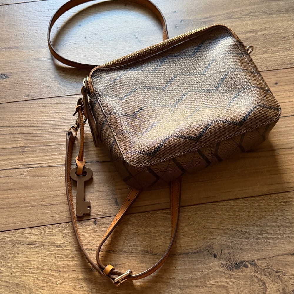 Fossil Corey Geometric Chevron Crossbody Bag - Earthy Minimalist EUC - Picture 8 of 9